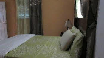 Rafjam Bed And Breakfast Kingston Buitenkant foto